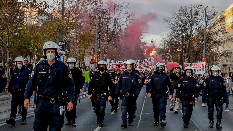 Thousands protest virus restrictions in Vienna,
Zurich 1