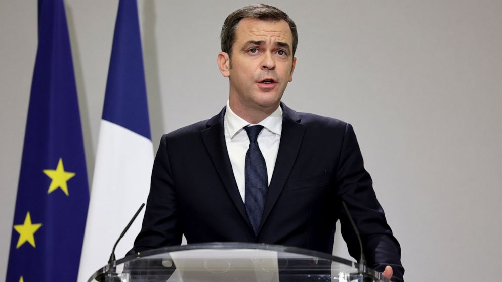 France opts for 3rd shots, not lockdown, to fight new
wave 1