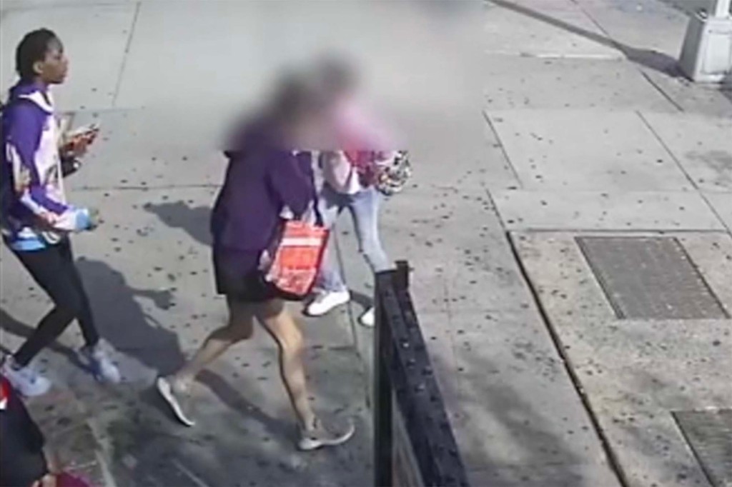 Teen punches woman who asked her to wear mask on Brooklyn
street: video 1