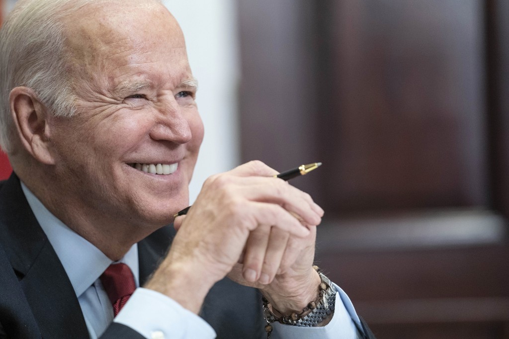 Doc says he’s noticed Biden’s cough too, president fit for
office, just a bit stiff 1