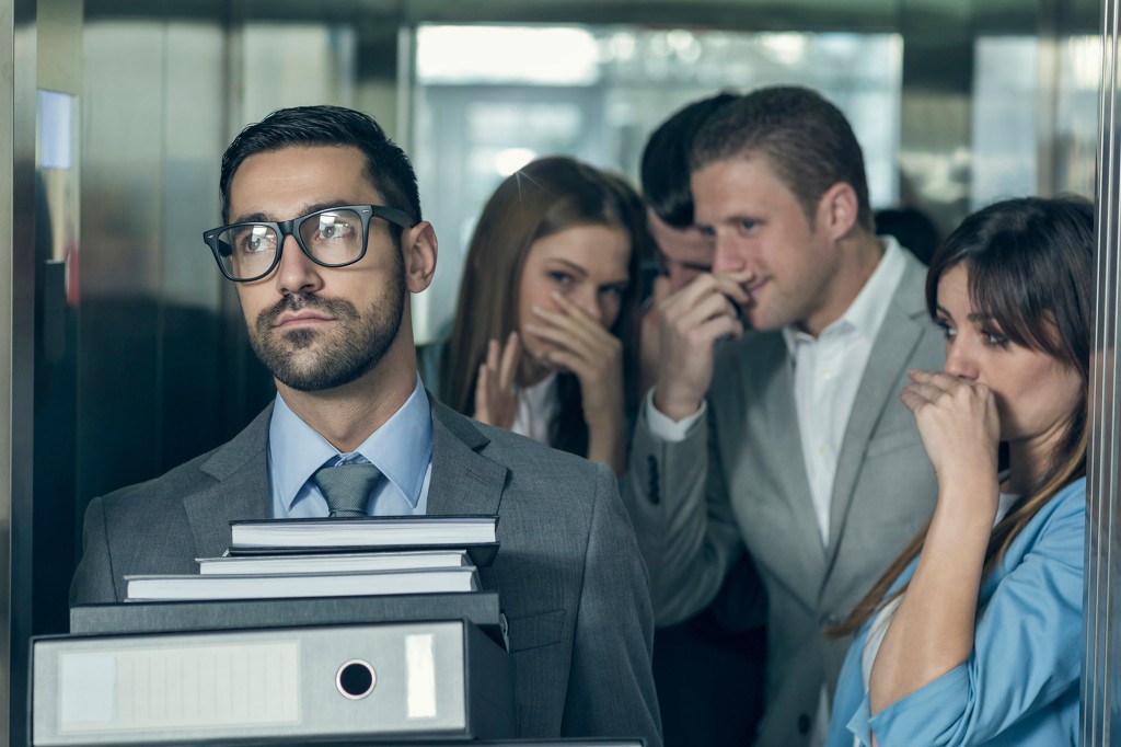 We’re going back to the office, so what’s the greeting
etiquette? 1