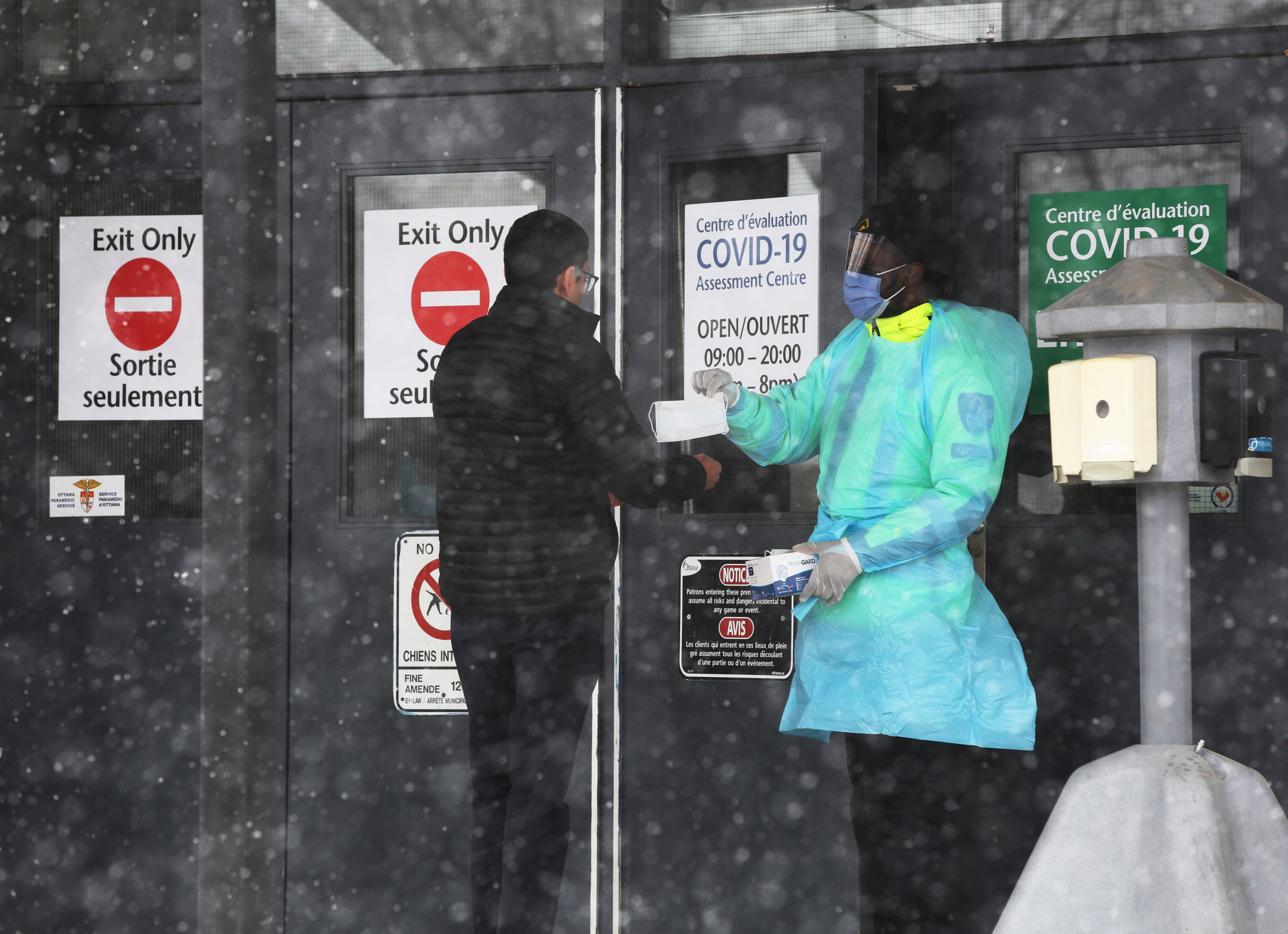 COVID-19 Live Updates: First Omicron Cases Detected in North
America, U.S. 'Preparing' Vaccine Tweak 1