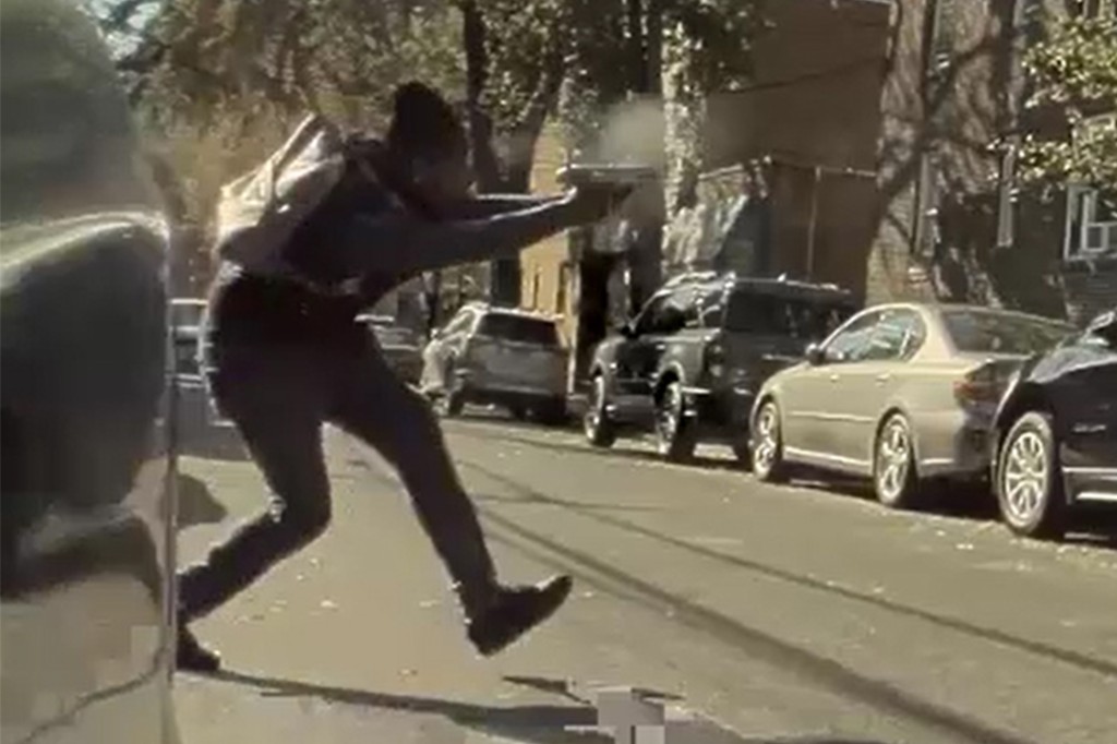 Video shows gunman opening fire on Bronx street in broad
daylight 1