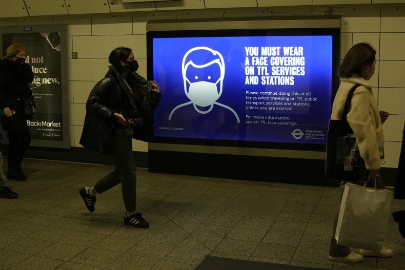 England Mandates Masks Again on Public Transportation, in
Stores Amid Omicron Concerns 1