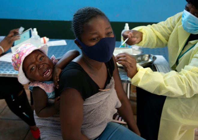 World experts hold special meeting on worrying new COVID-19
variant in South Africa: Latest updates 1