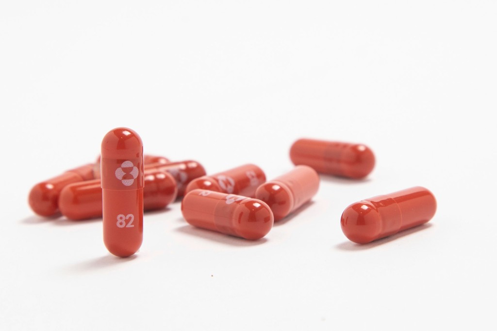 FDA panel approves first-of-a-kind COVID-19 pill from
Merck 1