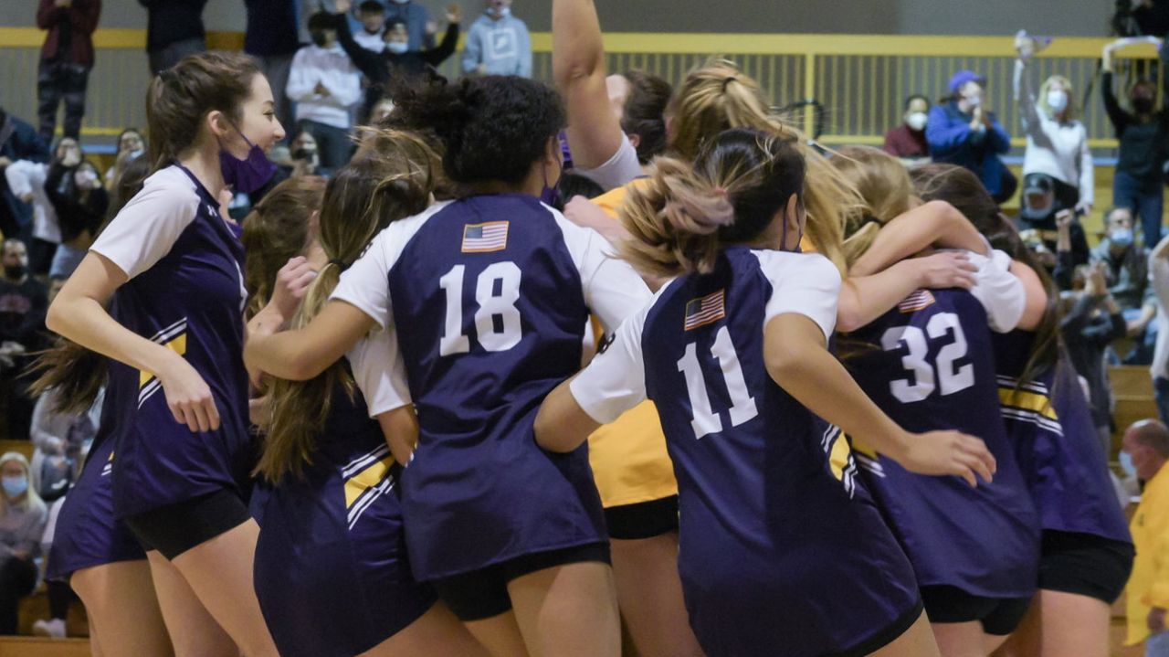 Katherine Jennette, Kaitlyn Kelly lead Oyster Bay to Nassau
Class C volleyball title 1