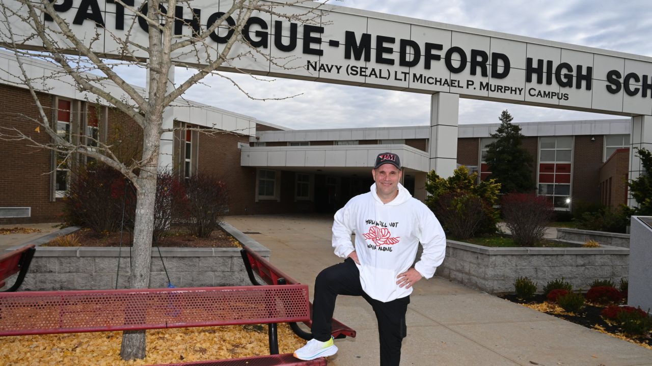 Center Moriches athletic director starts Thanksgiving break
in 300-mile walk/run to 59 high schools to support
students  1