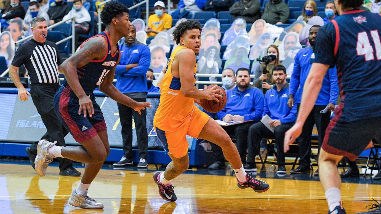 Omar Silverio's 28 points lead Hofstra past Detriot
Mercy 1