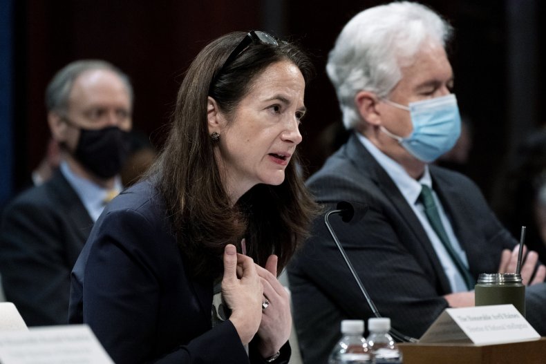 Hundreds of U.S. Intelligence Officers May Remain
Unvaccinated as Federal Deadline Looms 1