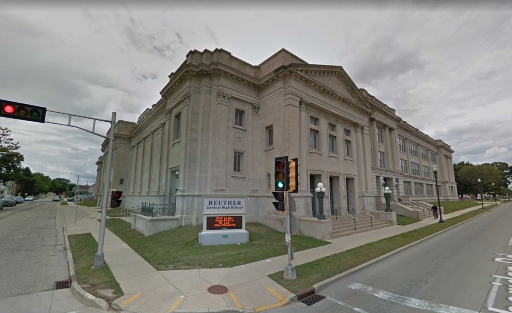 Kenosha schools go virtual as jury returns for day 3 of
deliberations 1