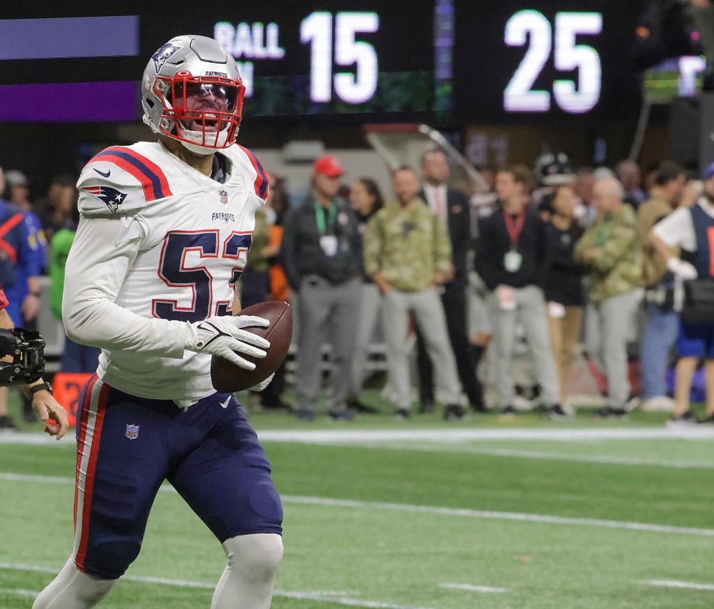Deranged Falcons fan gets shut down by Patriots’ Kyle Van
Noy in postgame show 1