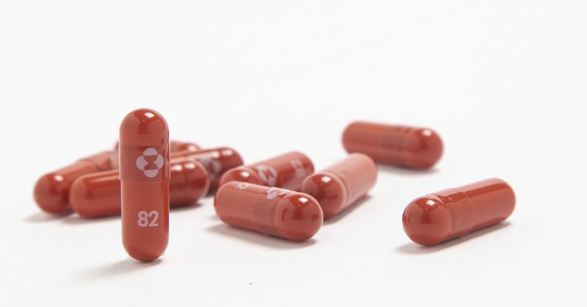 FDA panel backs first-of-a-kind COVID-19 pill from
Merck 1