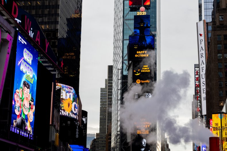 Key Misspelling Found in Times Square Sheriff's Office
Billboards to Recruit Officers 1