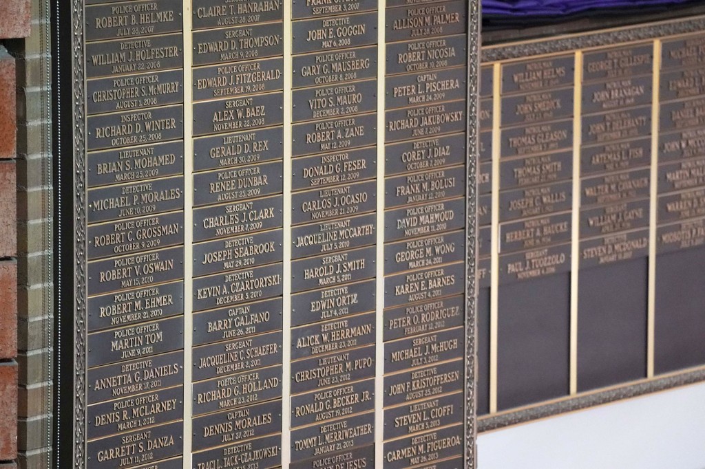 Fallen NYPD officers honored at One Police Plaza
Memorial 1