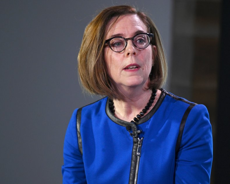 Kate Brown's Christmas Face Mask Photo Resurfaces As
Conservatives Mock Oregon Governor 1