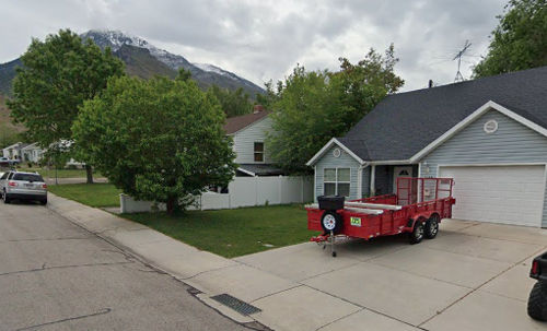 Naked man opens door to trick-or-treaters, invites them
in 1