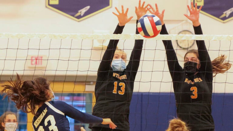 MIAA will require high-school basketball players, other
indoor sports to wear masks this winter 1