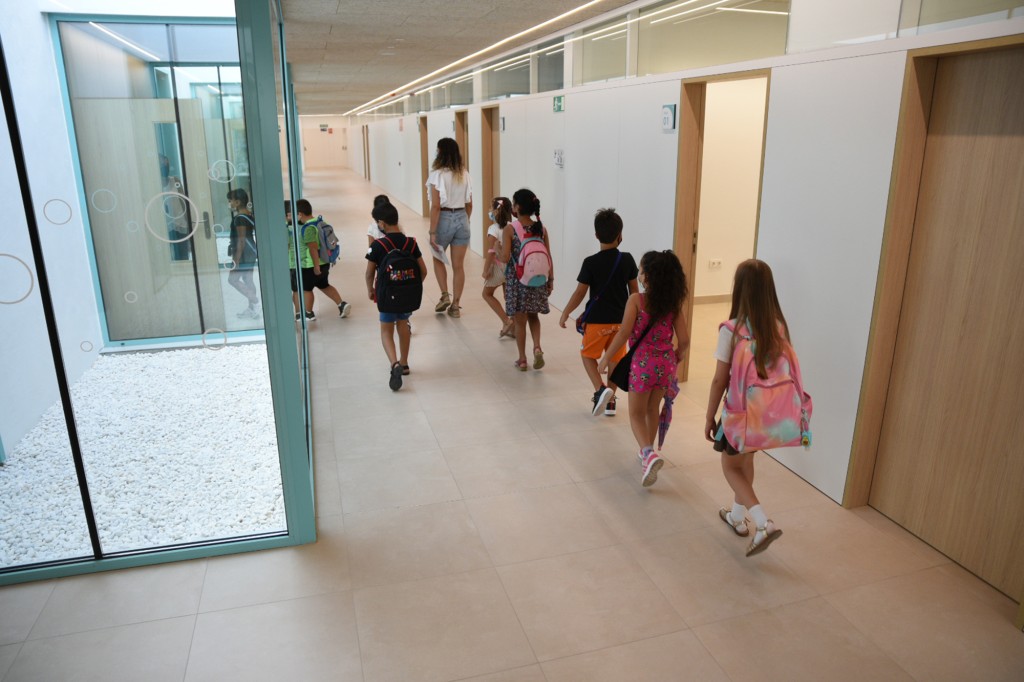 New Yorkers shouldn’t have to pay SEVEN TIMES the cost for
their schools as other cities 1