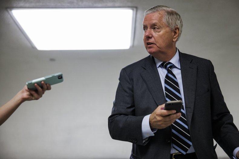 Lindsey Graham Allegedly Told Police to Shoot Jan. 6
Rioters: 'You've Got Guns. Use Them' 1