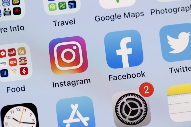 Florida Bill Will Require Schools to Teach Benefits, Risks
of Social Media 1