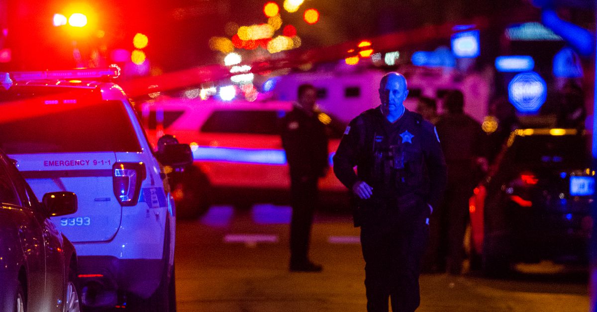 Person opens fire from second floor of North Mayfair
apartment, SWAT responds 1