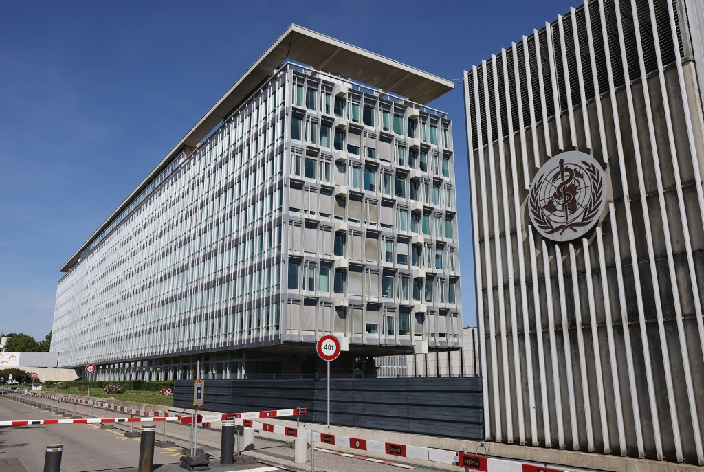 WHO calls urgent meeting over worrisome new coronavirus
variant 1