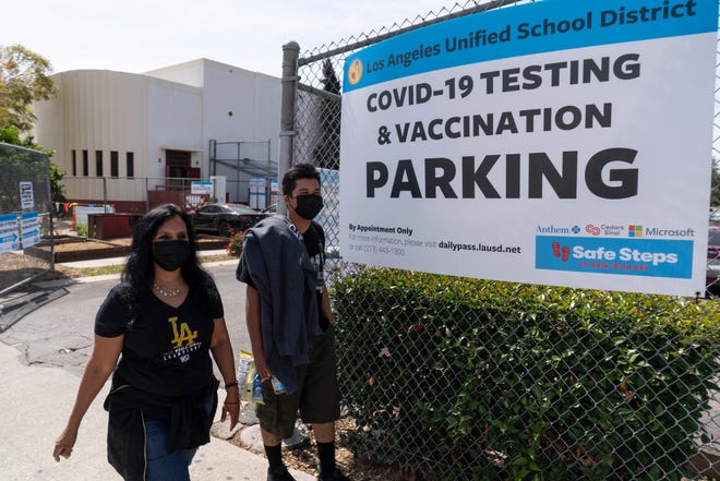 Los Angeles schools, with 30K unvaccinated students, push
off COVID vaccine mandate until fall 2022 1