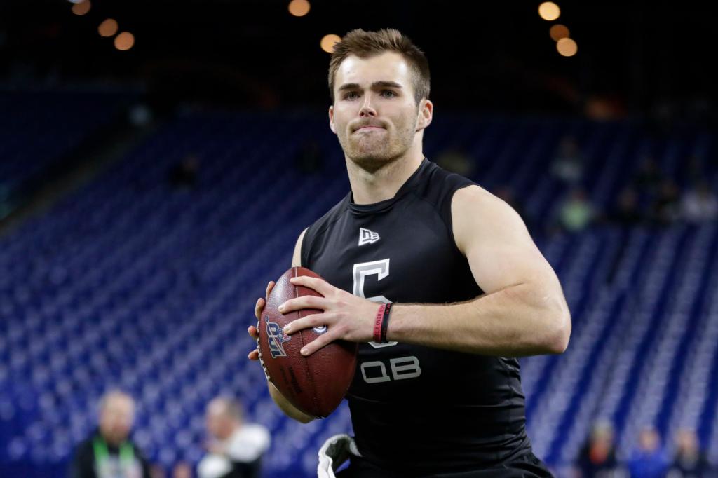 Giants QB coach tests positive for COVID-19; Jake Fromm in
line for possible start 1