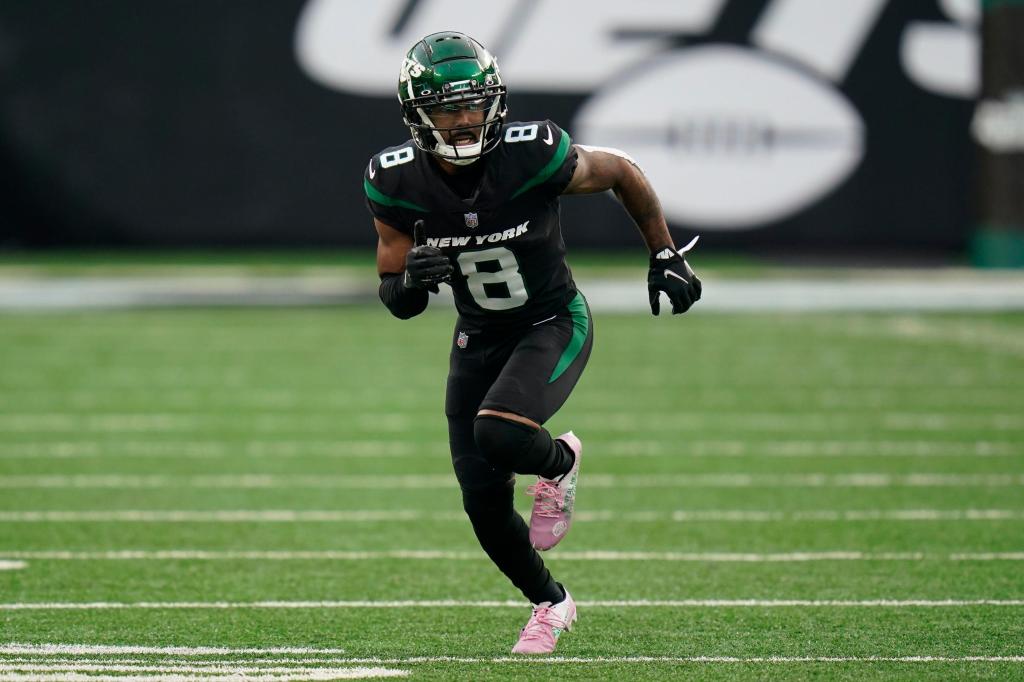 Elijah Moore, two other Jets land on COVID-19 reserve list
as NFL outbreak grows 1