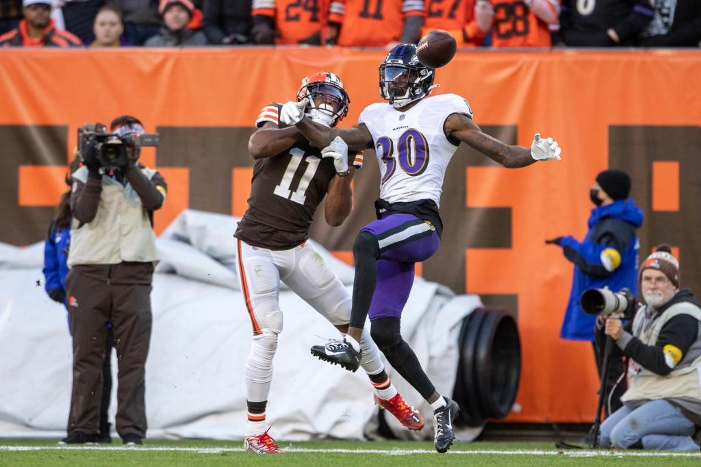 Ravens WR Sammy Watkins, CB Chris Westry added to
reserve/COVID-19 list, will miss game vs. Packers 1