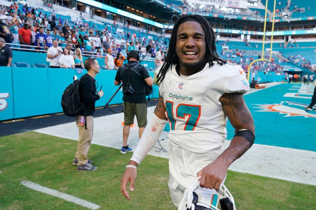 Dolphins activate Jaylen Waddle, Phillip Lindsay off
COVID-19 list; Will Fuller likely out for season 1