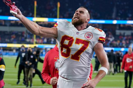 47 NFL players are placed on the reserve/COVID-19 list — the
most in 1 day — as revised protocols go into effect. Will other
leagues follow the reduced testing decision? 1