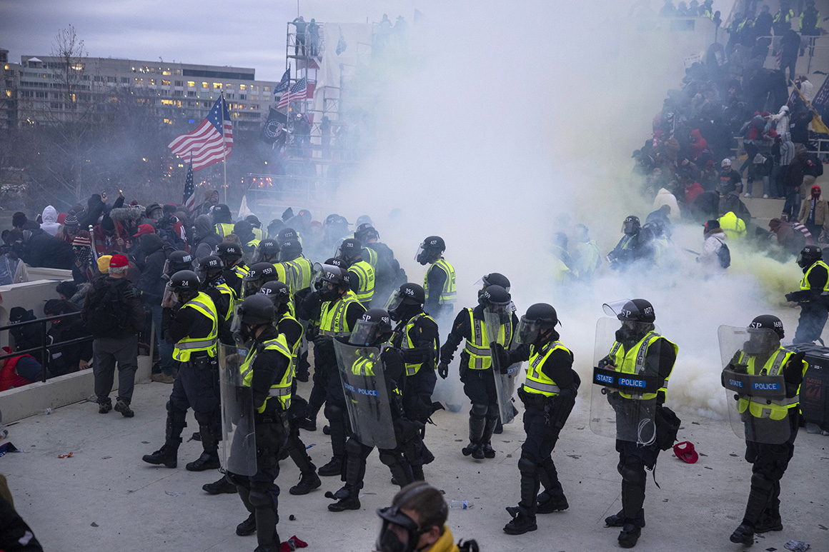 Prosecutors seek longest Jan. 6 sentence yet for rioter who
assaulted police in Capitol tunnel 1