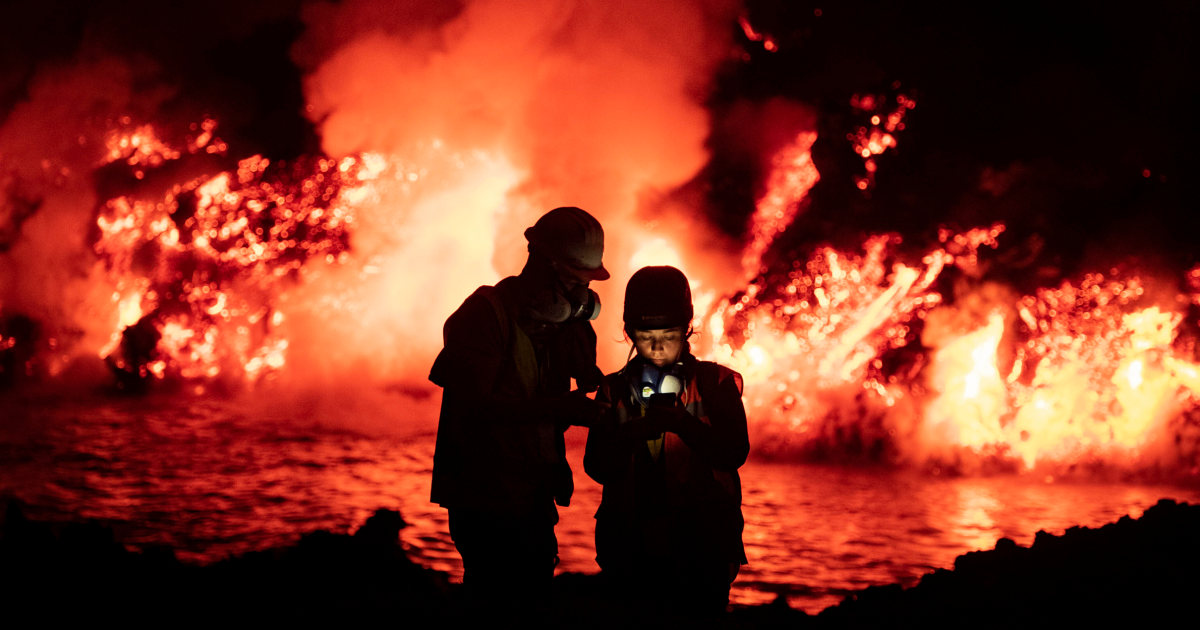 Island turns into open-air lab for tech-savvy
volcanologists 1