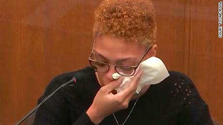 Daunte Wright's girlfriend tried to stop his bleeding with a
belt, she testified at ex-officer's trial 1