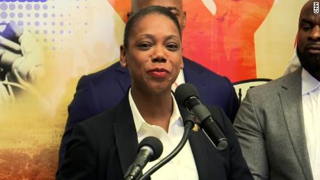 NYPD issues mask mandate as more officers call out
sick 1