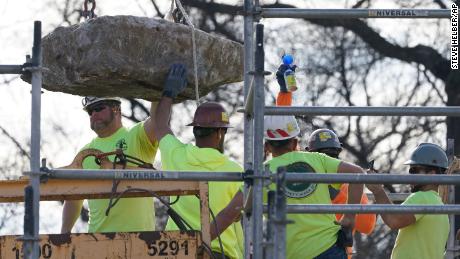 1887 time capsule discovered in pedestal of Robert E. Lee
statue to be opened 1