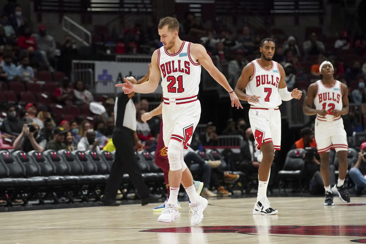 Chicago Bulls continue to fight COVID-19 outbreak as Matt
Thomas becomes the 4th player in 8 days to enter the NBA’s
protocol 1 Chicago Bulls continue to fight COVID-19 outbreak as Matt
Thomas becomes the 4th player in 8 days to enter the NBA’s
protocol 1
