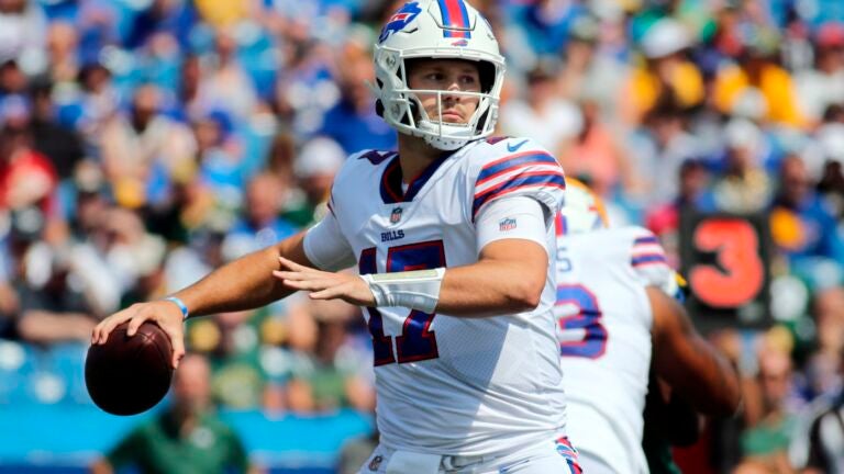 What NFL experts are predicting for Monday night’s
Patriots-Bills game 1