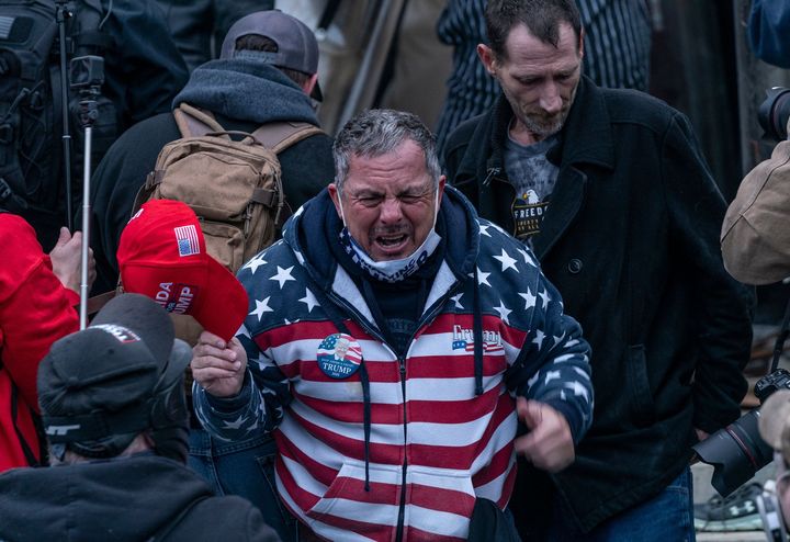 Trump Rioter Who Attacked Cops With Fire Extinguisher Should
Serve 5 Years, Feds Say 1