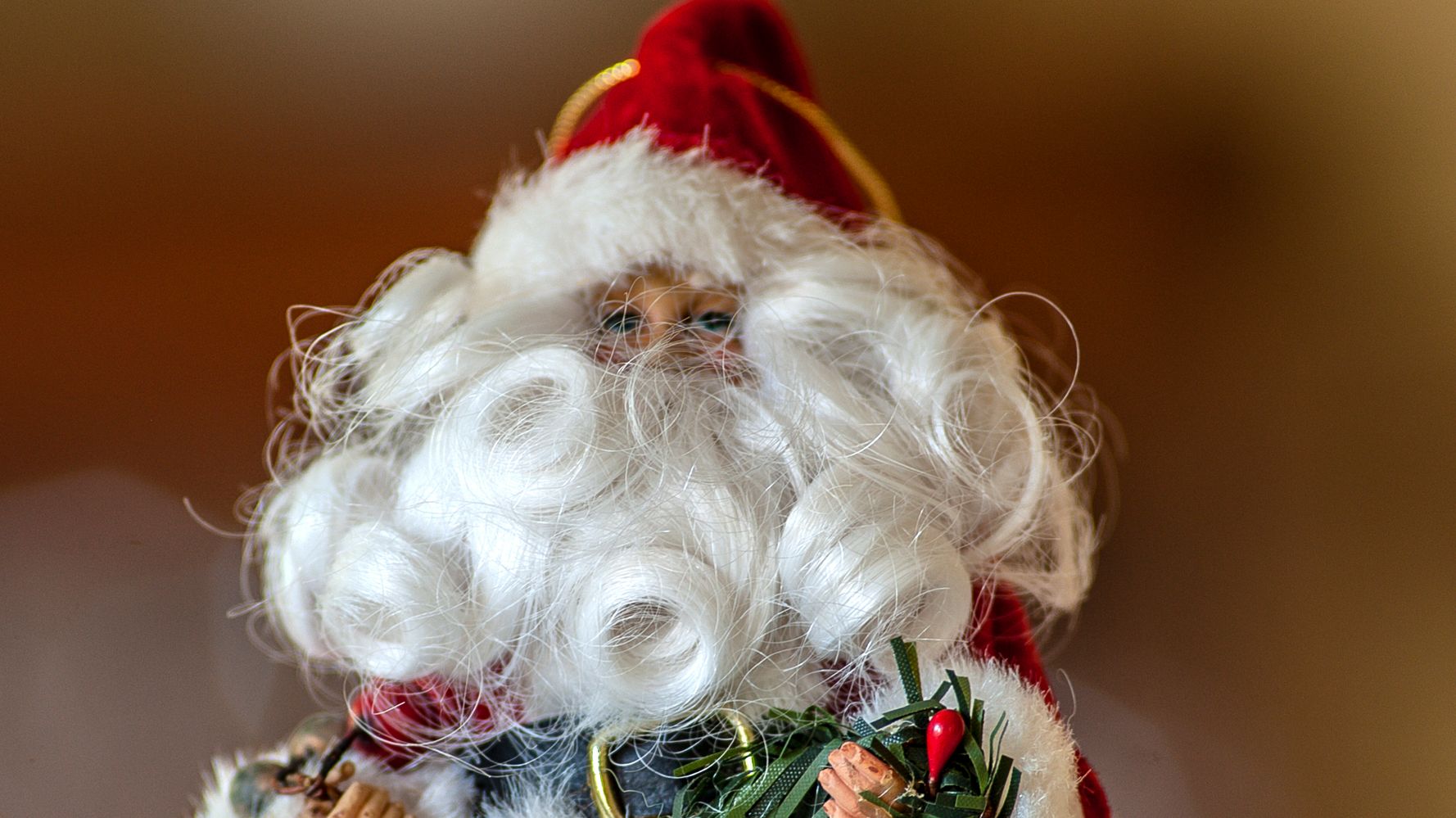 Colorado Sheriff’s Office Blasted After Tweet Showing Santa
Getting Handgun Permit 1
