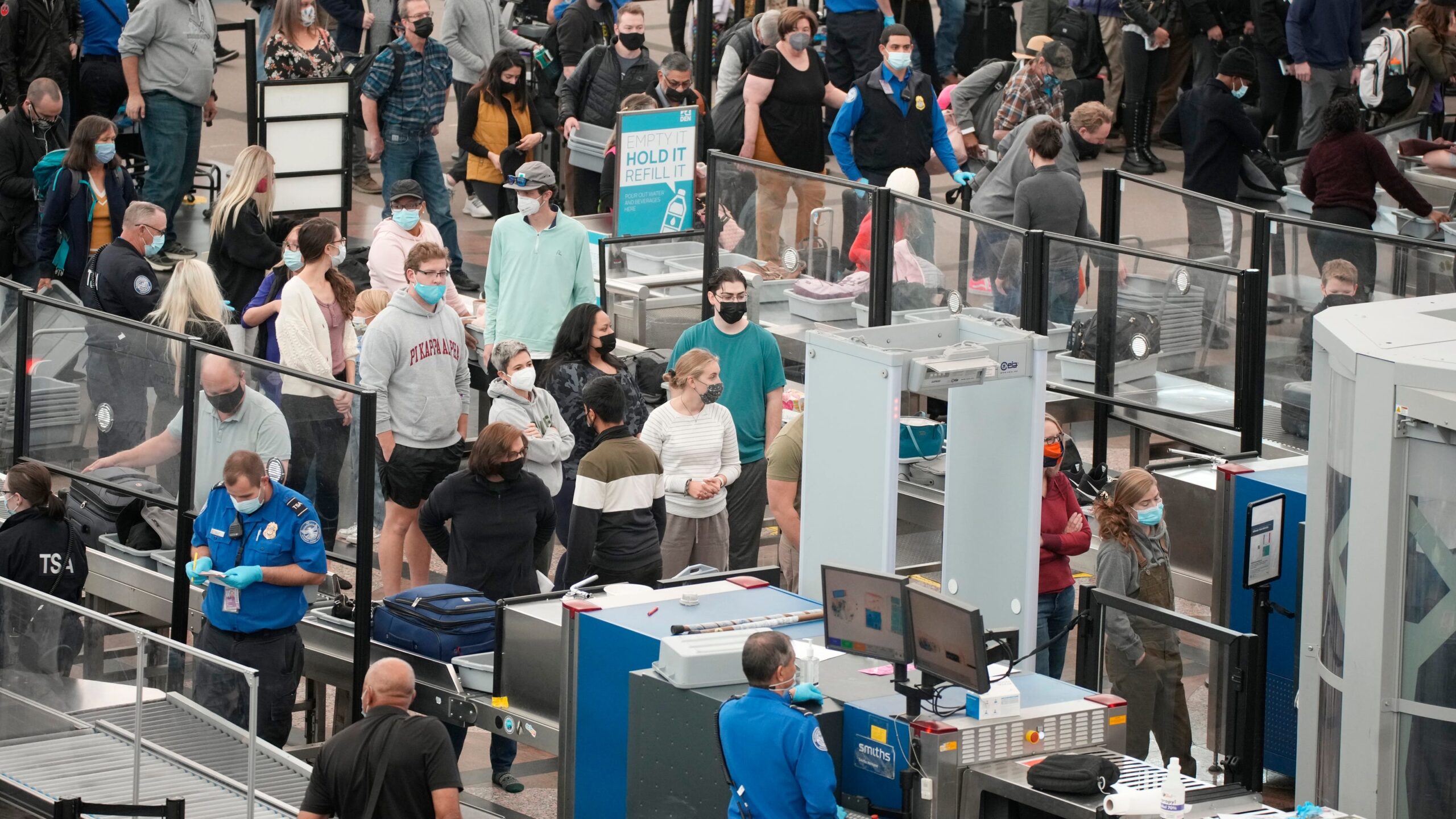 New COVID-19 travel rules amid omicron, latest on Michigan
school shooting: 5 Things podcast 1