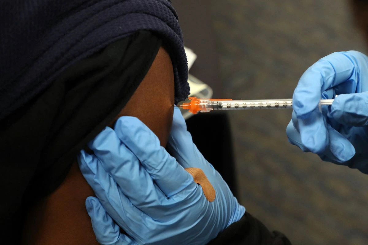 Illinois reports highest daily coronavirus count of 2021,
and officials say some infections tied to Thanksgiving gatherings
and travel 1 Illinois reports highest daily coronavirus count of 2021,
and officials say some infections tied to Thanksgiving gatherings
and travel 1