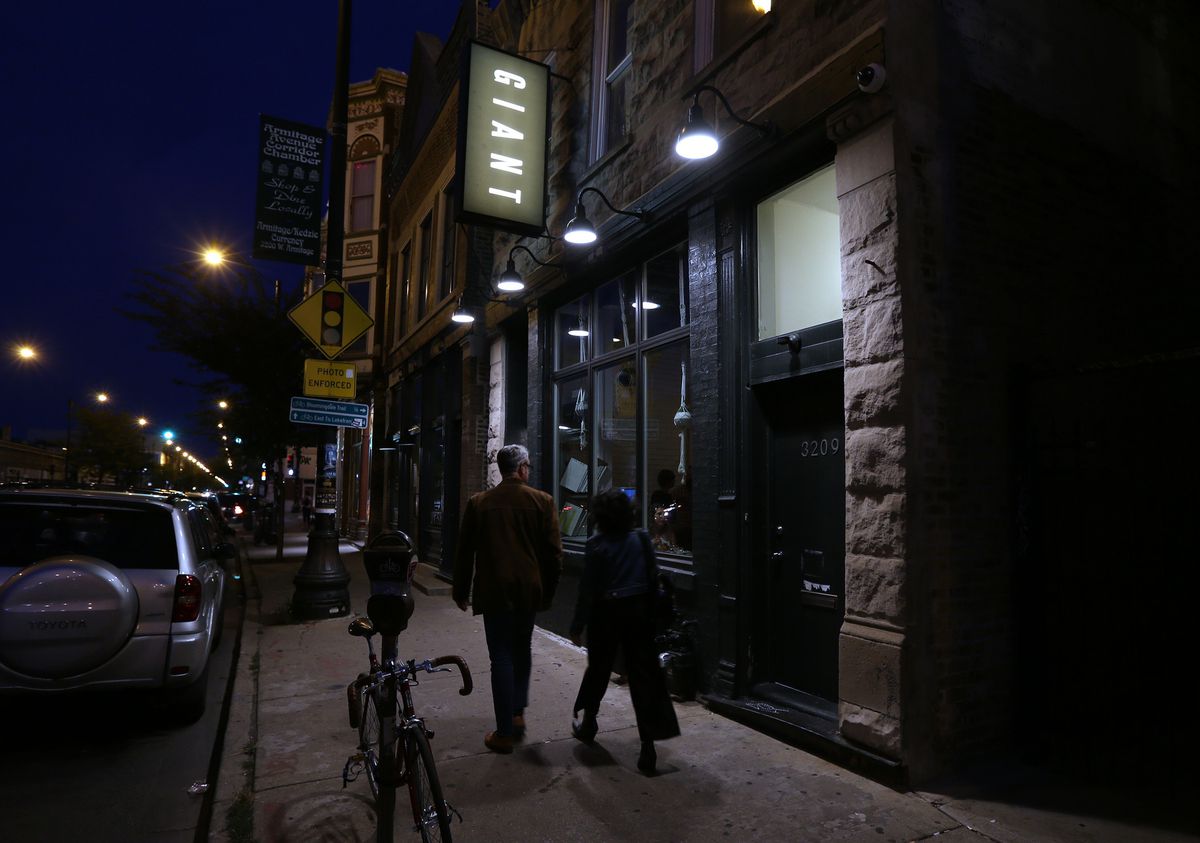 Wave of closures for Chicago restaurants, bars amid COVID-19
spike puts industry on edge: ‘This was an absolute rug
pull’ 1 Wave of closures for Chicago restaurants, bars amid COVID-19
spike puts industry on edge: ‘This was an absolute rug
pull’ 1
