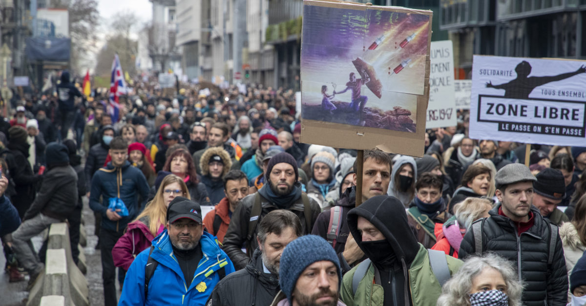 ‘Vaccines don’t make you free’: Thousands protest Covid-19
measures in Belgium 1