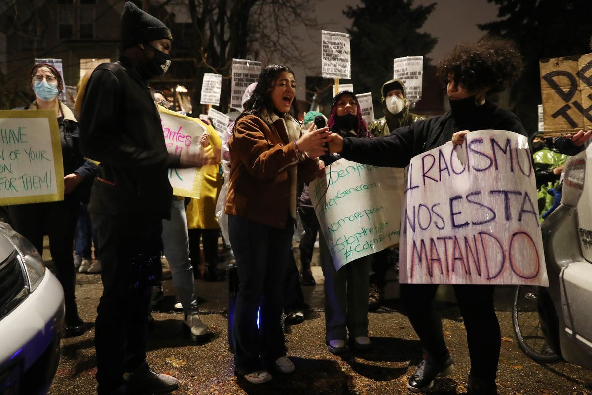 Southeast Siders protest proposed metal scrapper
permit 1