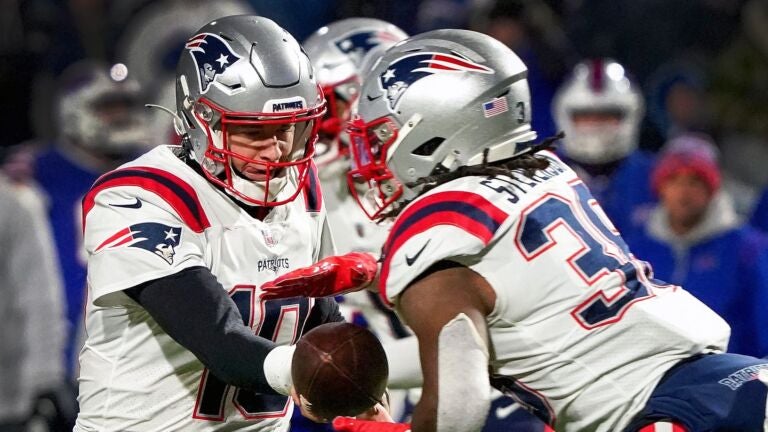 How the Patriots’ top rookies are playing in relation to
their draft spot, other rookies at their positions 1