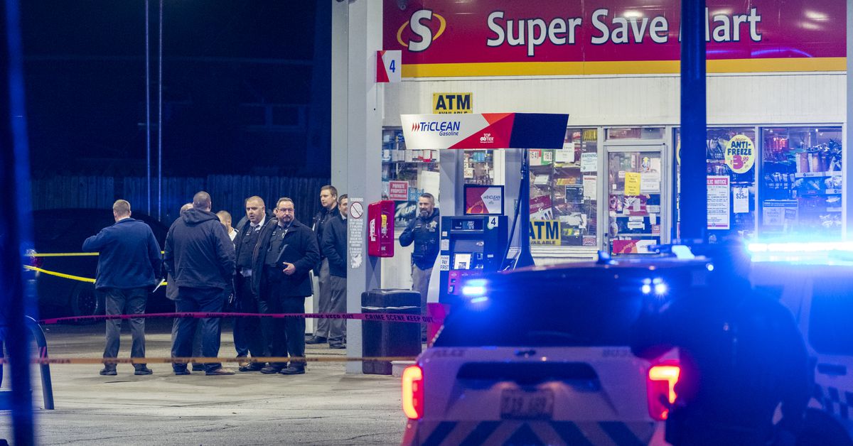 Bail denied for 2 men charged in South Side shootout that
wounded Chicago police officer 1