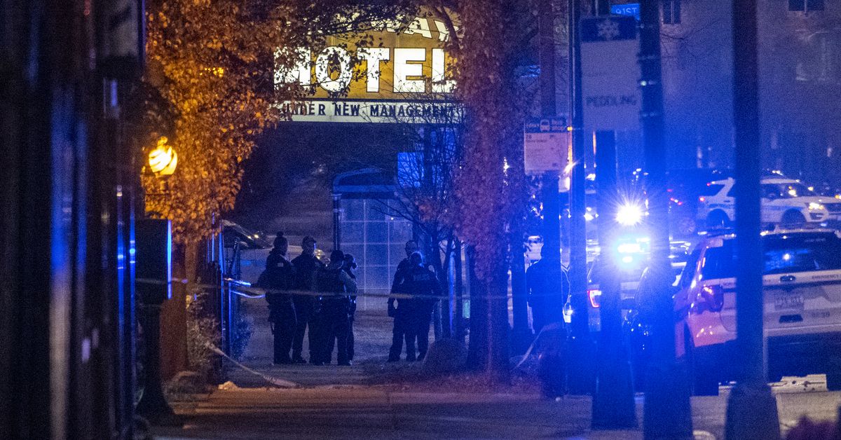 2 charged in shooting of Chicago police officer 1